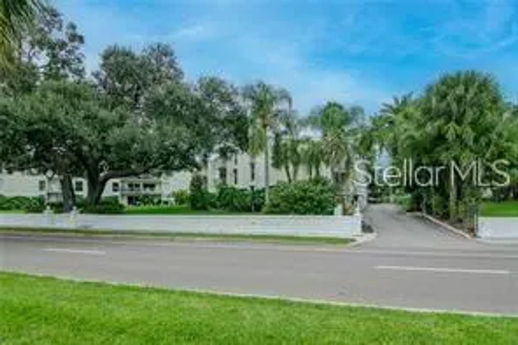 3325 Bayshore Boulevard B33, TAMPA