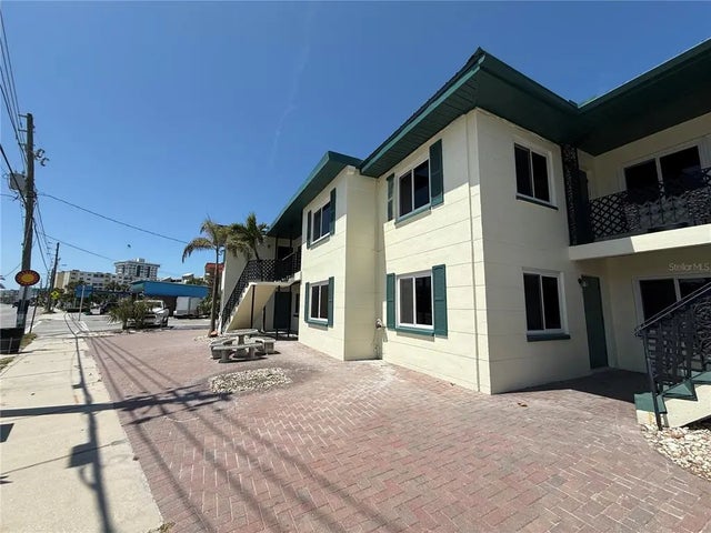 17688 Gulf Boulevard 102, REDINGTON SHORES