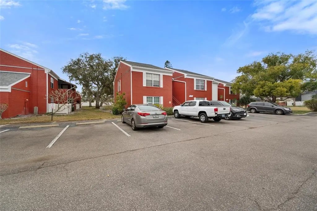 1290 83rd Avenue N B, ST PETERSBURG