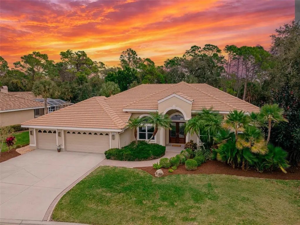 8432 Woodbriar Drive, SARASOTA