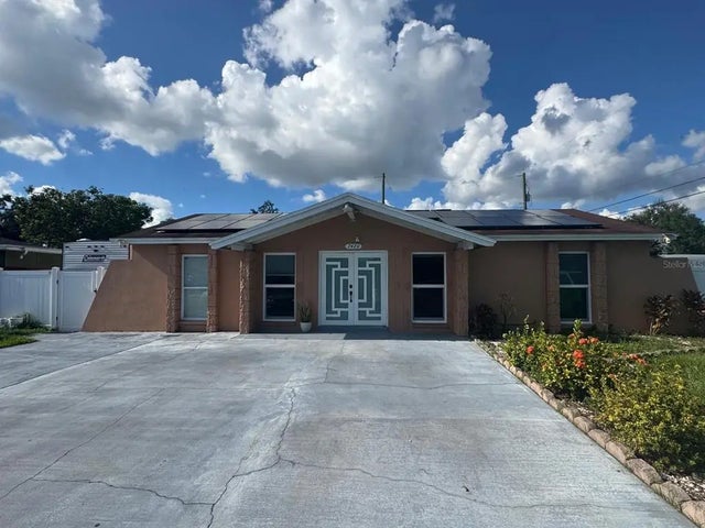 7420 Aripeka Drive, TAMPA