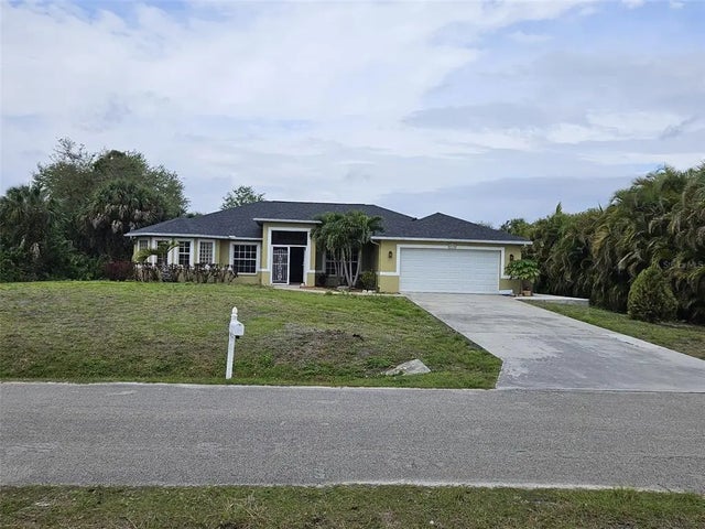 713 Palmetto, LEHIGH ACRES