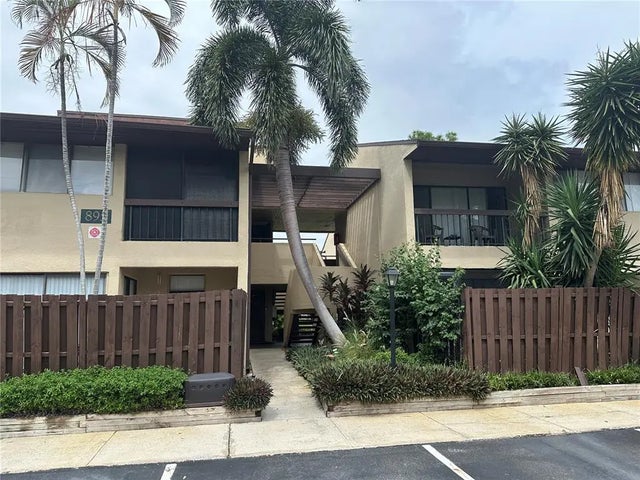 895 N Village Drive N 107, ST PETERSBURG