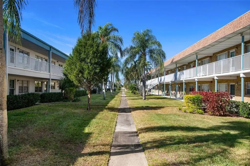 5217 81st Street N 14, ST PETERSBURG