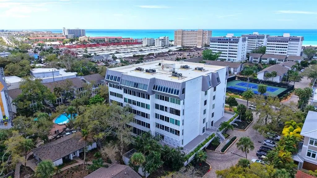 1200 East Peppertree Lane 302, SARASOTA