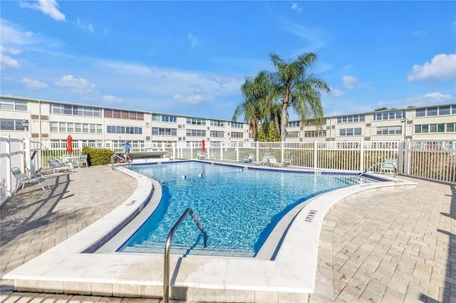 951 79th Avenue N 325, ST PETERSBURG