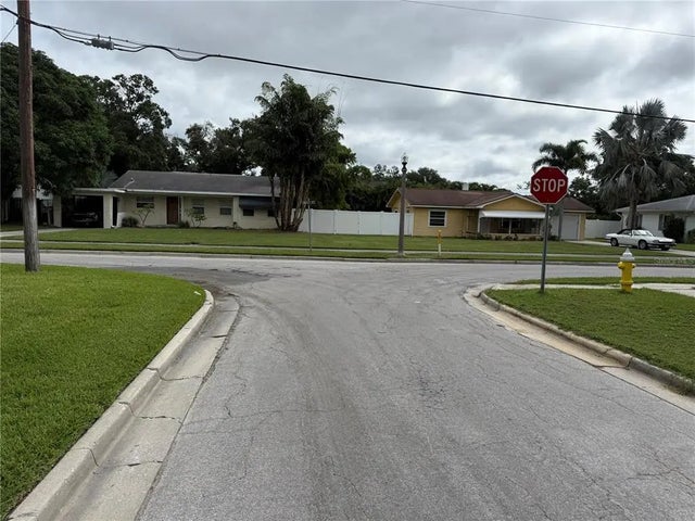 1015 Varona Street, BELLEAIR