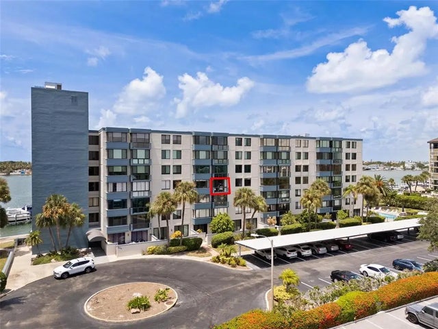 644 Island Way 406, CLEARWATER BEACH