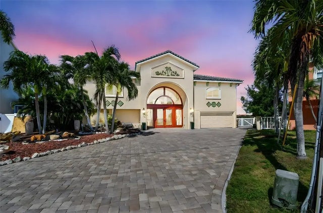 582 Johns Pass Avenue, MADEIRA BEACH