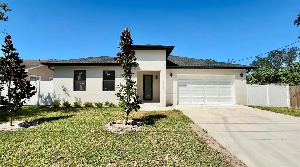 707 W Country Club Drive, TAMPA