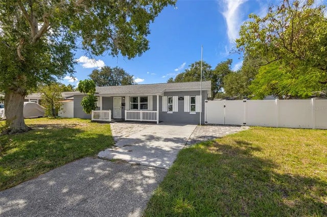 5900 1st Street N, ST PETERSBURG