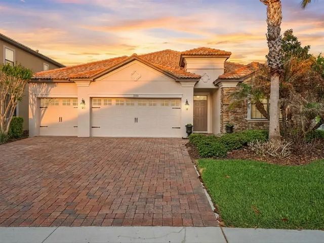1300 Gleneagles Lane, DAVENPORT