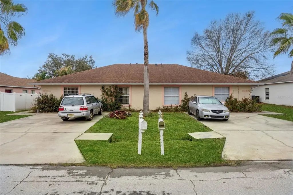 303 Azincourt Lane A & B, KISSIMMEE