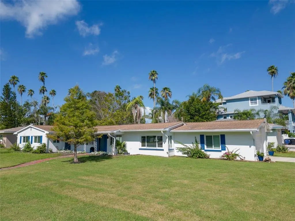 1794 Santa Barbara Dr, DUNEDIN