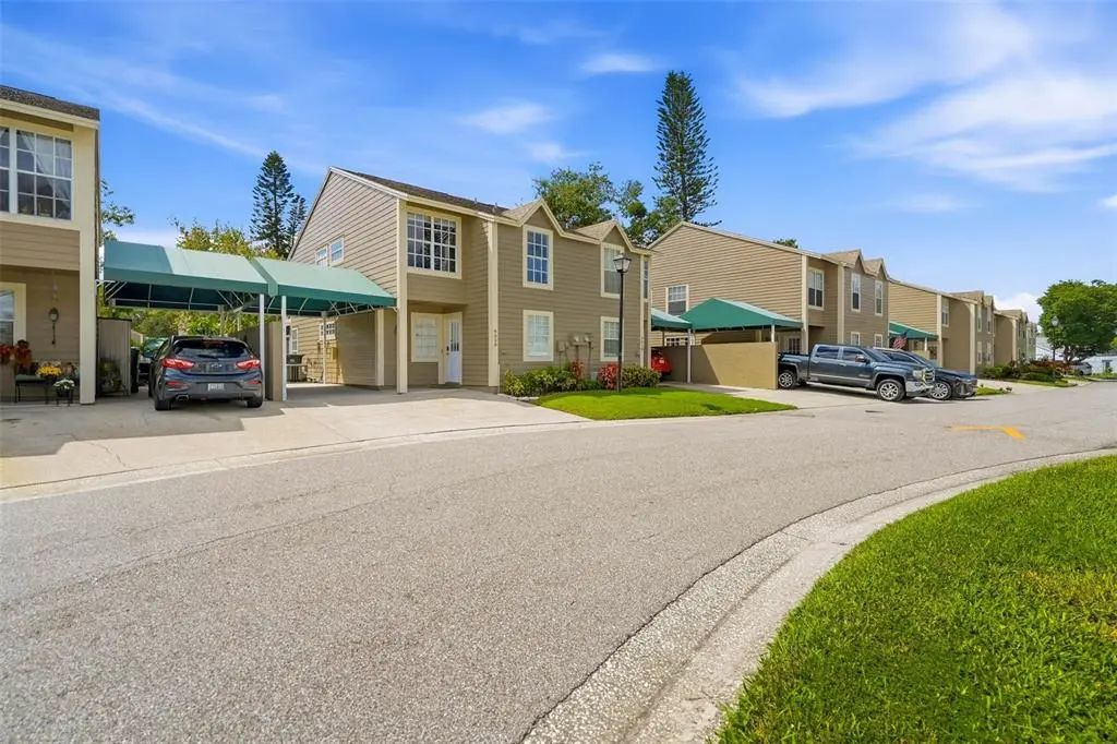9020 Lake Place Lane 9020, TAMPA