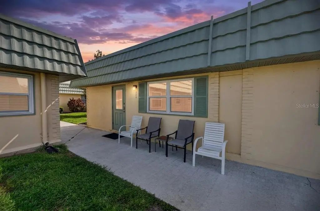 102 Cambridge Trail 220, SUN CITY CENTER