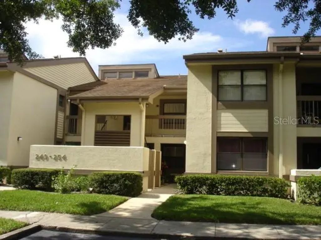 250 Woodlake Wynde 250, OLDSMAR