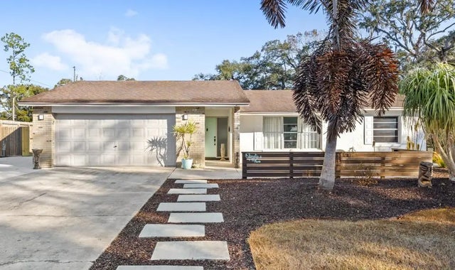 95 Hickory Tree Road, LONGWOOD