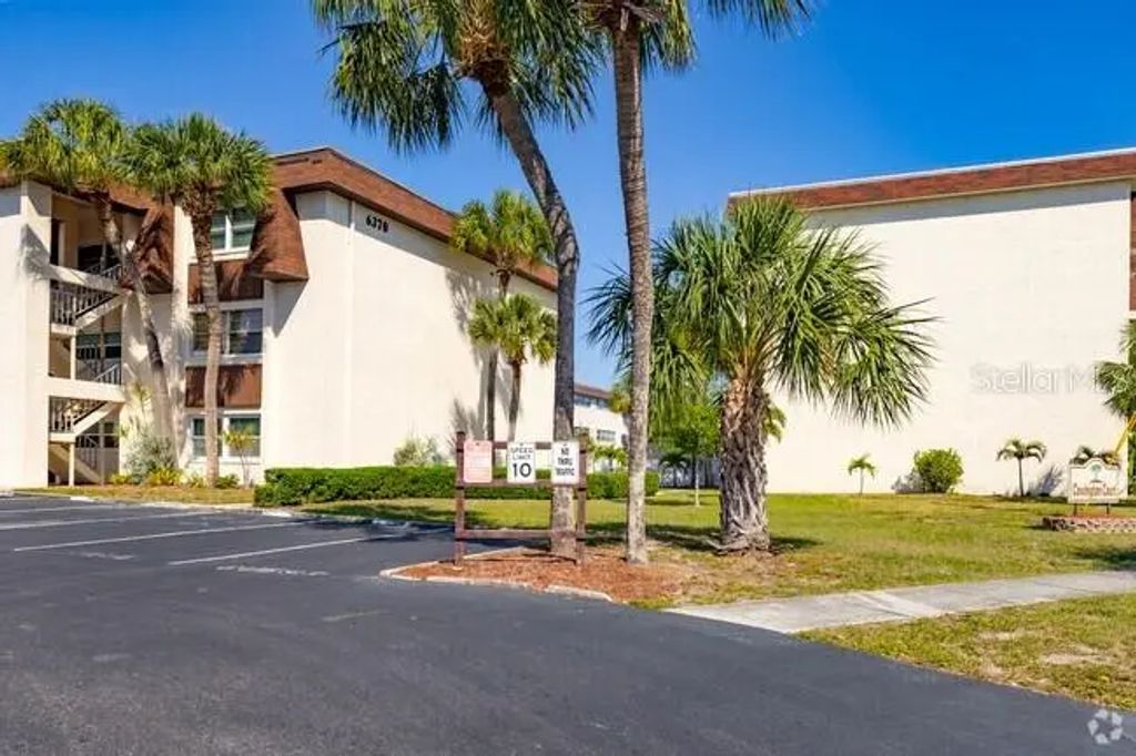 208 Ne Monroe Circle N 307, ST PETERSBURG