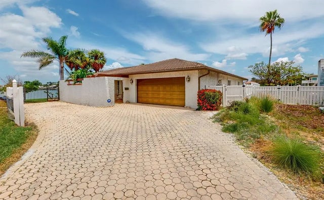 5960 Bahama Way N, ST PETE BEACH
