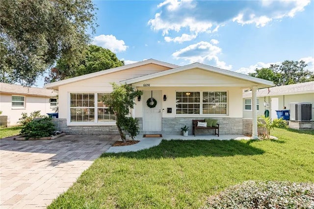 6658 Stewart Avenue N, ST PETERSBURG