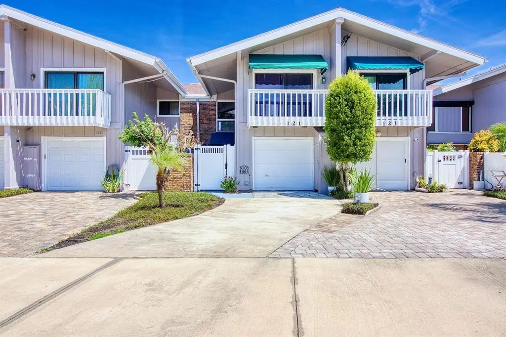 121 Lagoon Court, NEW SMYRNA BEACH