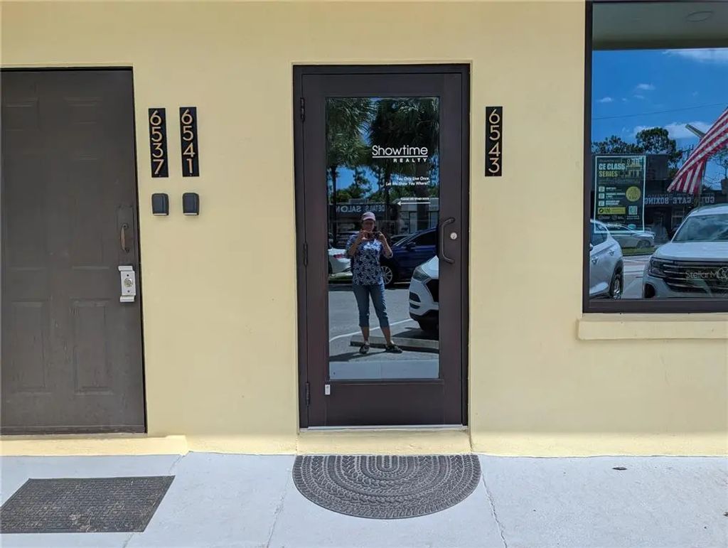 6543 Gateway Avenue B, SARASOTA