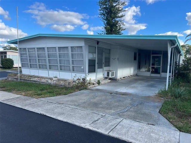 201 Royal Palm Circle, LARGO