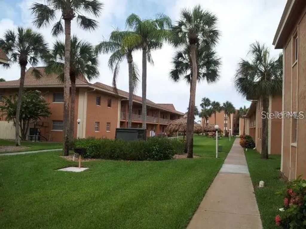 12760 Indian Rocks Road 402, LARGO