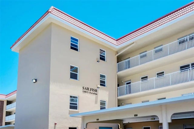 1300 N Portofino Drive 305, SARASOTA