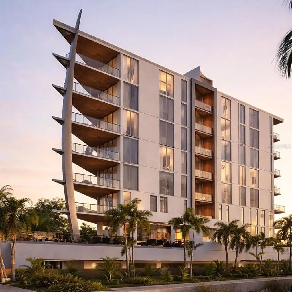 688 Golden Gate Point 202, SARASOTA