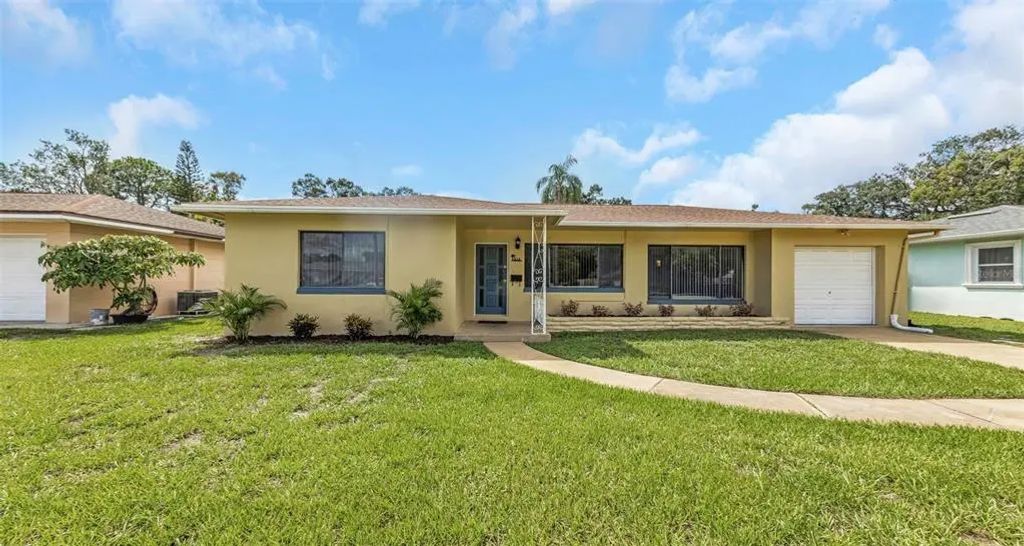 210 S Saturn Avenue, CLEARWATER