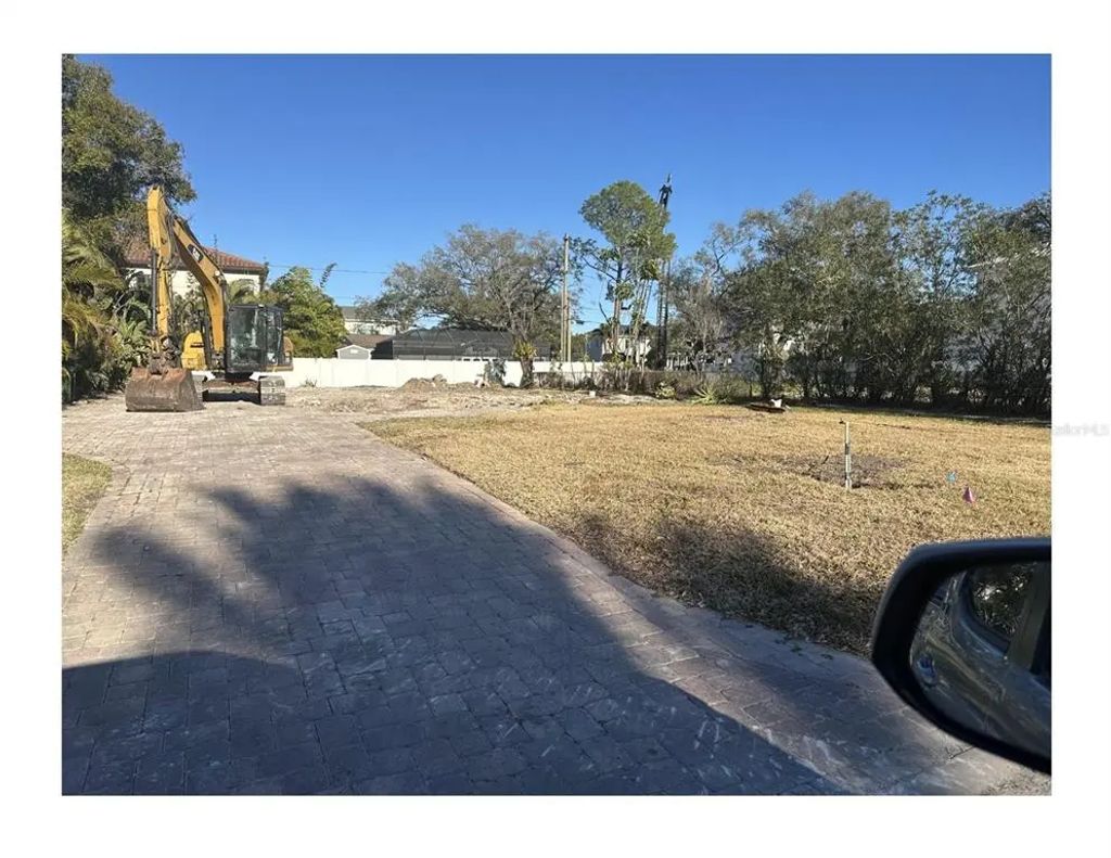 523 W Davis Boulevard, TAMPA