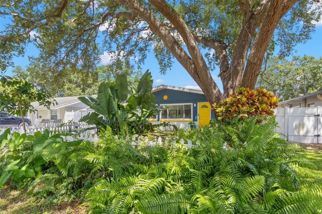 613 Cedarwood Street N, ST. PETERSBURG