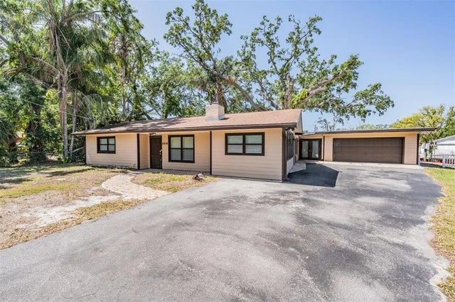 8816 Memorial Highway, TAMPA