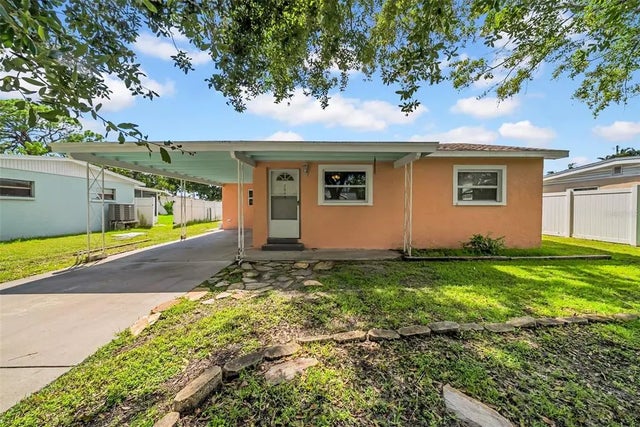 9046 1st Street N, ST PETERSBURG