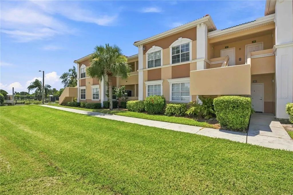 1195 Villagio Circle 206, SARASOTA