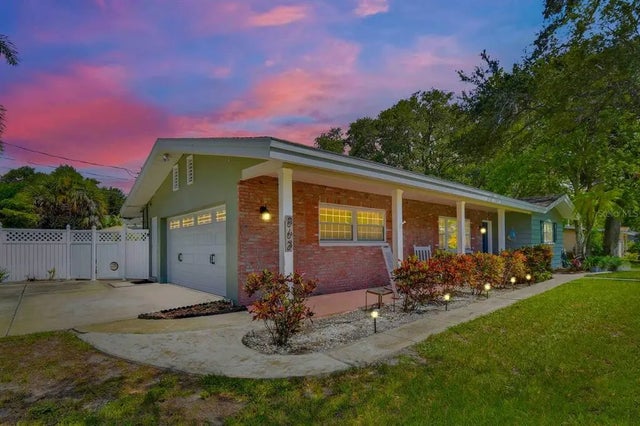 863 Bay Breeze Terrace, LARGO