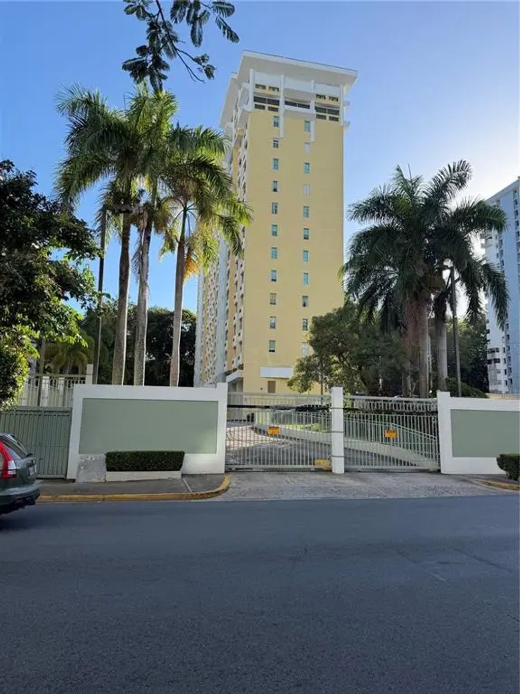 J8 Avenida San Patricio 15b, GUAYNABO