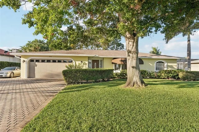 2816 Bay Drive, BRADENTON