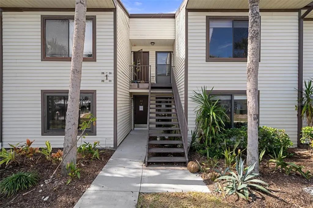 314 Moorings Cove Drive, TARPON SPRINGS