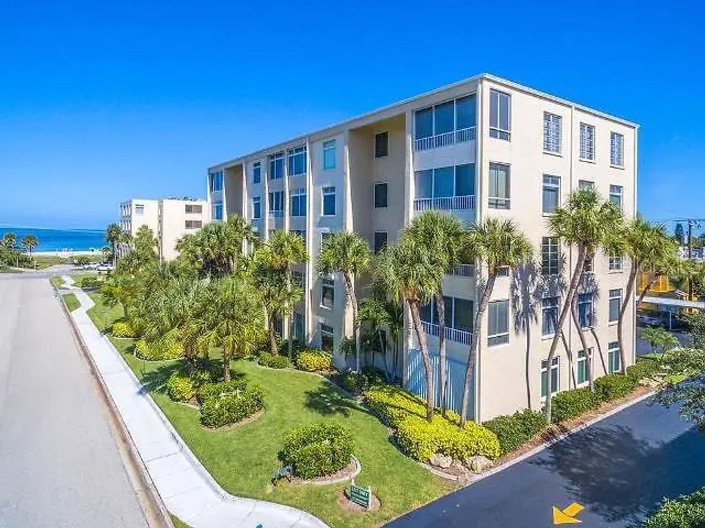 716 Granada Avenue 302, VENICE