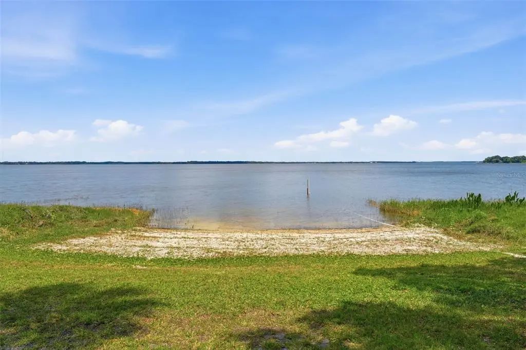 119 Lake Shore Circle, LEESBURG