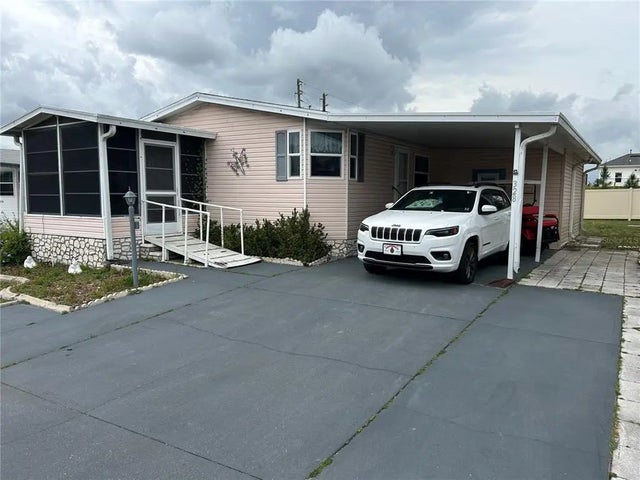 328 Dreama Drive, DAVENPORT
