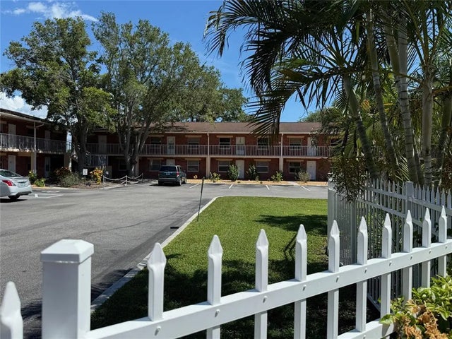 3301 58th Avenue S 301, ST PETERSBURG