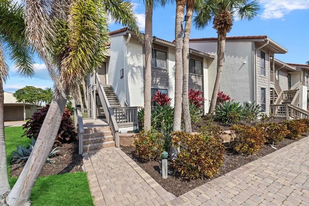 6204 Midnight Pass Road 201