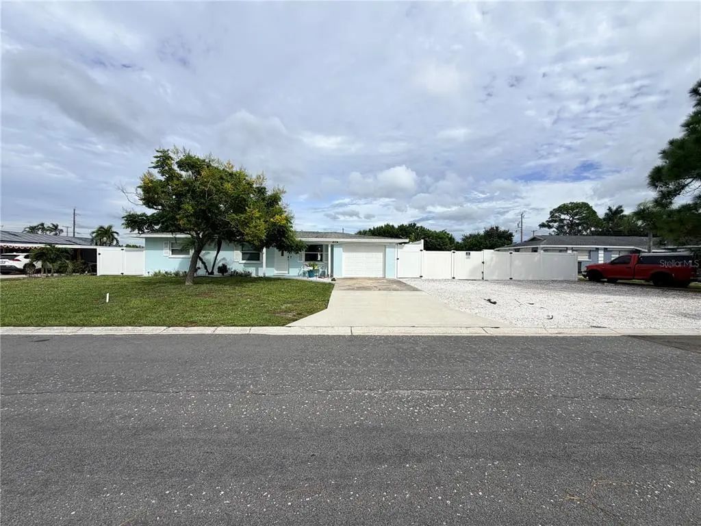 215 60th Street Nw, BRADENTON