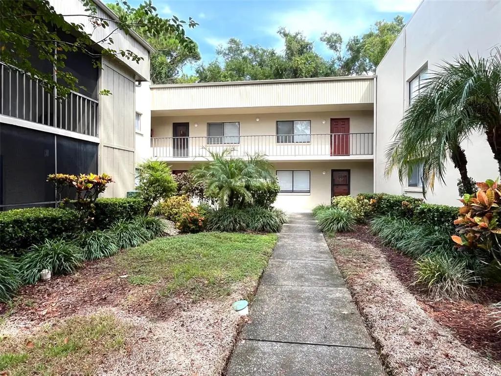 3300 Fox Chase Circle N 219, PALM HARBOR