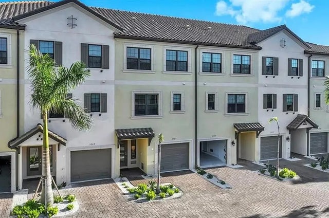 5569 Cannes Circle, SARASOTA