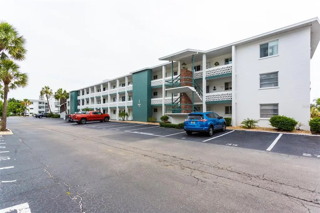 1875 Sunny Drive G32, BRADENTON